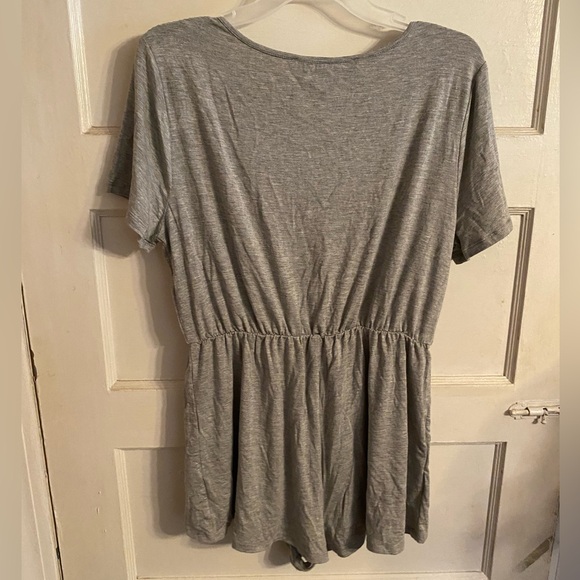 HYFVE Women's White Crop Top And Gray Shorts Romper Outfit Size Large Bundle - Picture 9 of 9